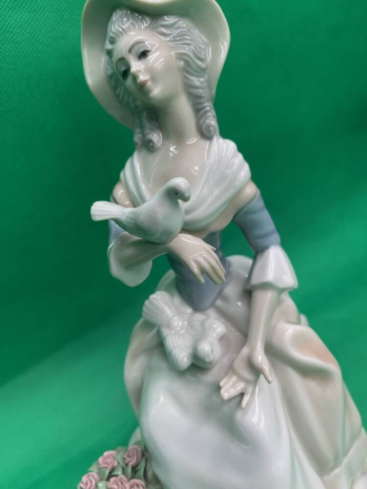 Figurka "Dama z gołębiami ", TENGRA PH.26.36 - Image 3