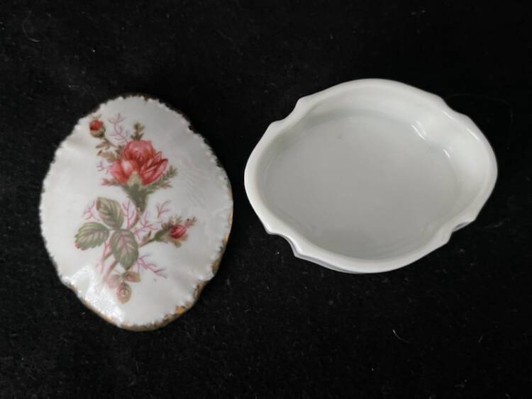 PUZDERKA Porcelana 10 szt.(P.23.39) - Image 7