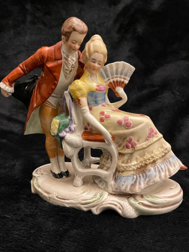 Porcelanowa figurka "Zalotnik" -ANTYK(PN.23.78) - Image 2