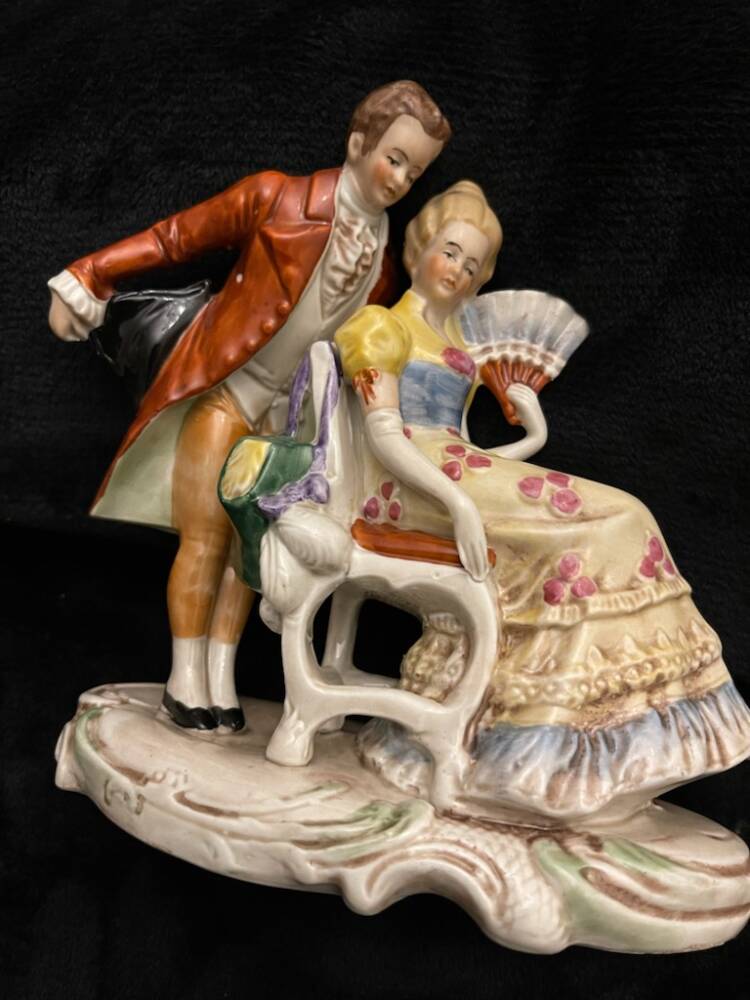 Porcelanowa figurka "Zalotnik" -ANTYK(PN.23.78) - Image 4