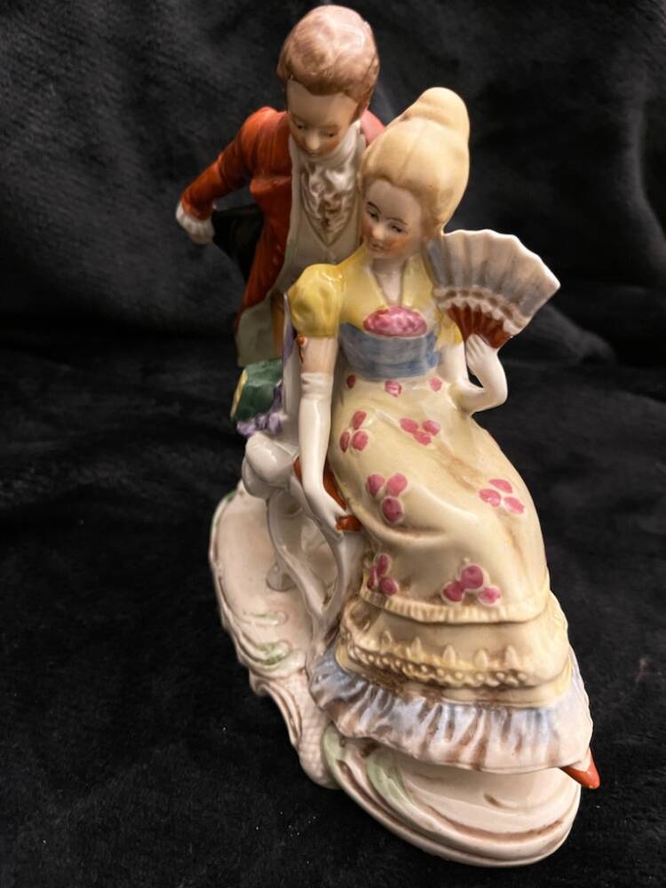 Porcelanowa figurka "Zalotnik" -ANTYK(PN.23.78) - Image 5
