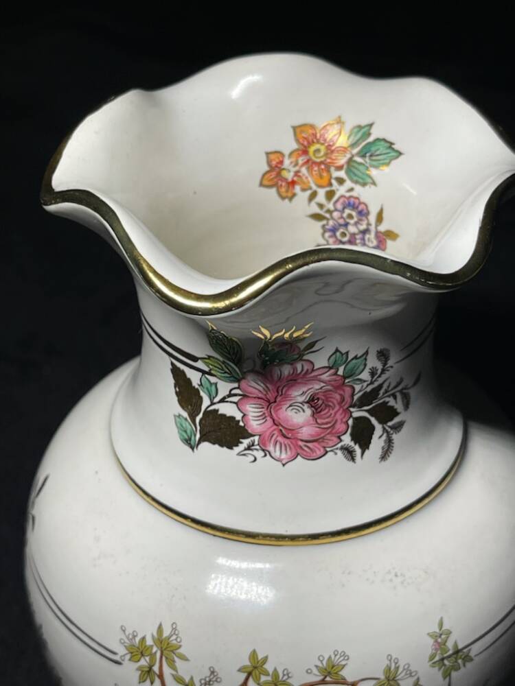 Porcelanowy wazon ręcznie zdobiony 24-karatowym złotem(P.24.44) - Image 7