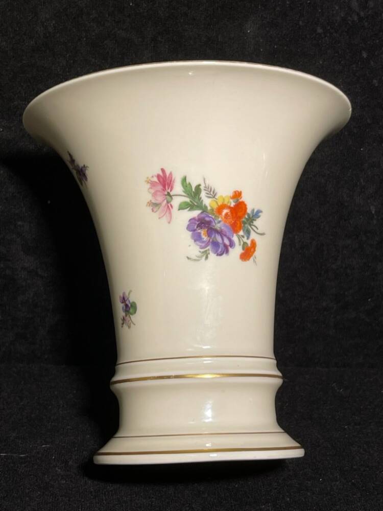 Porcelanowy wazon typu krater, (PN.24.53)