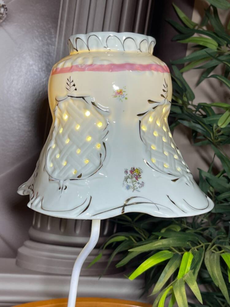 Porcelanowe dzieła sztuki zwane "lampka nocna "(L.25.73) - Image 15