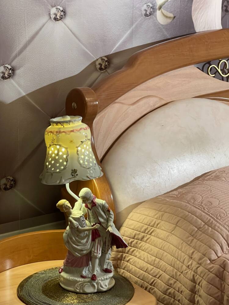 Porcelanowe dzieła sztuki zwane "lampka nocna "(L.25.73) - Image 4