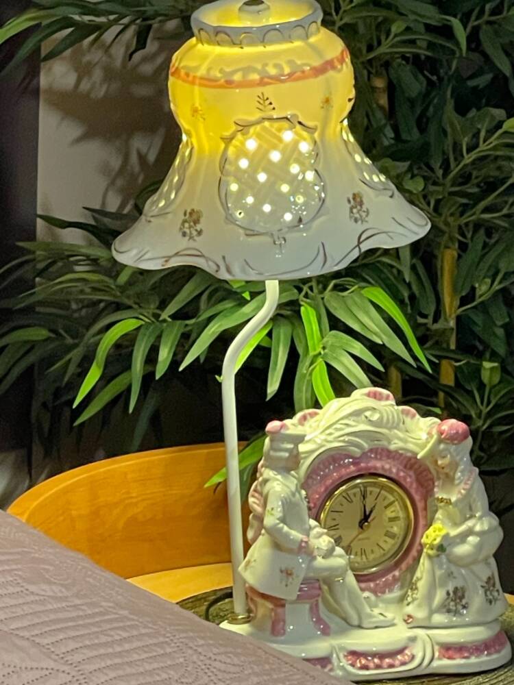 Porcelanowe dzieła sztuki zwane "lampka nocna "(L.25.73) - Image 29