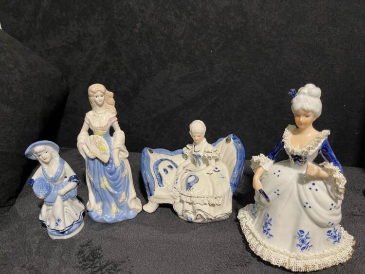 Piękne porcelanowe figurki 4 szt.(P.24.78) - obrazek 3
