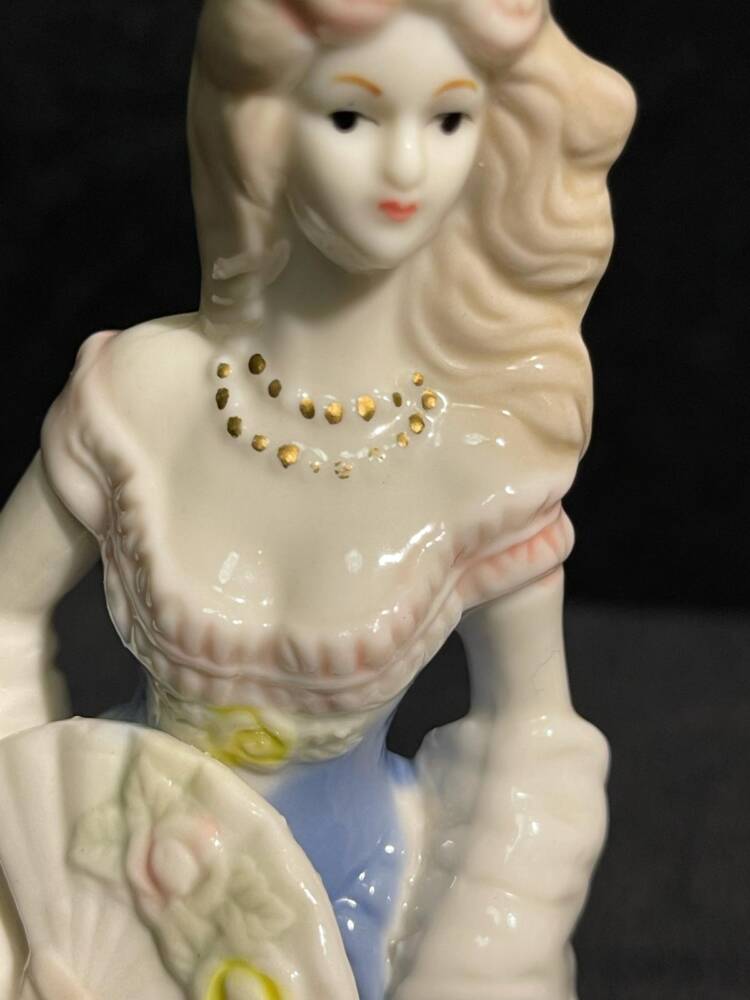 Piękne porcelanowe figurki 4 szt.(P.24.78) - obrazek 7