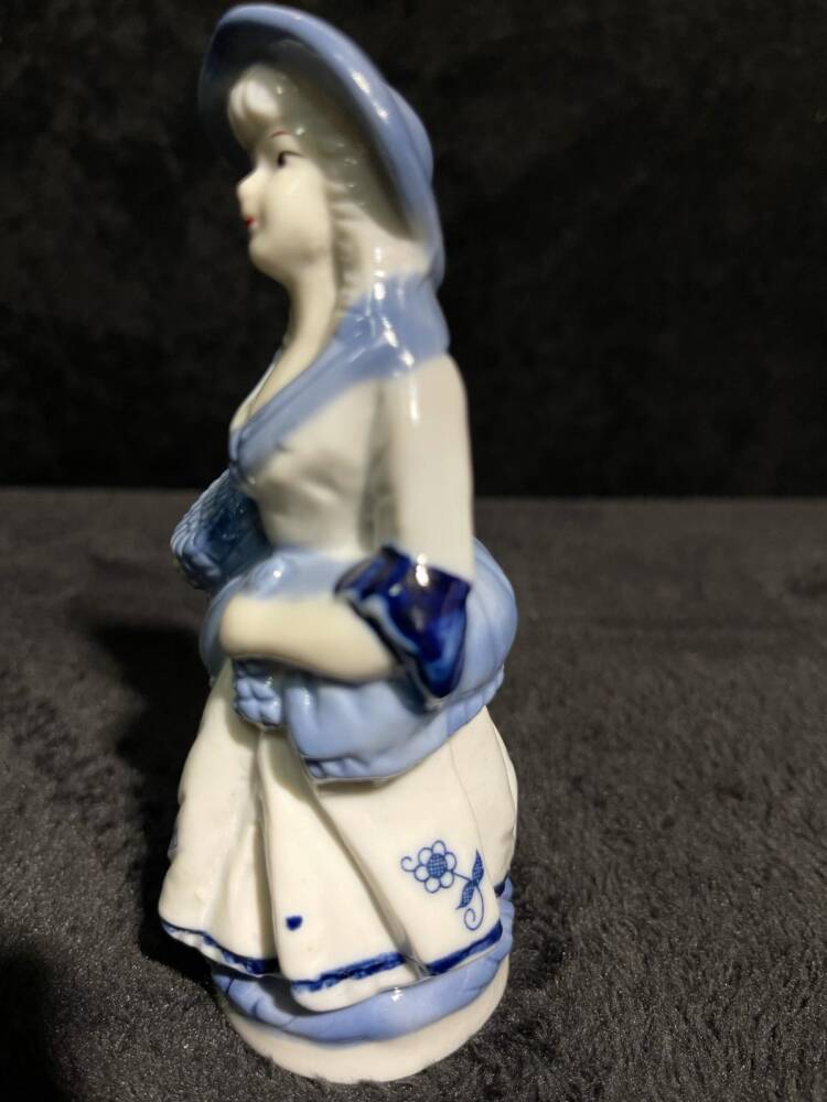 Piękne porcelanowe figurki 4 szt.(P.24.78) - obrazek 5