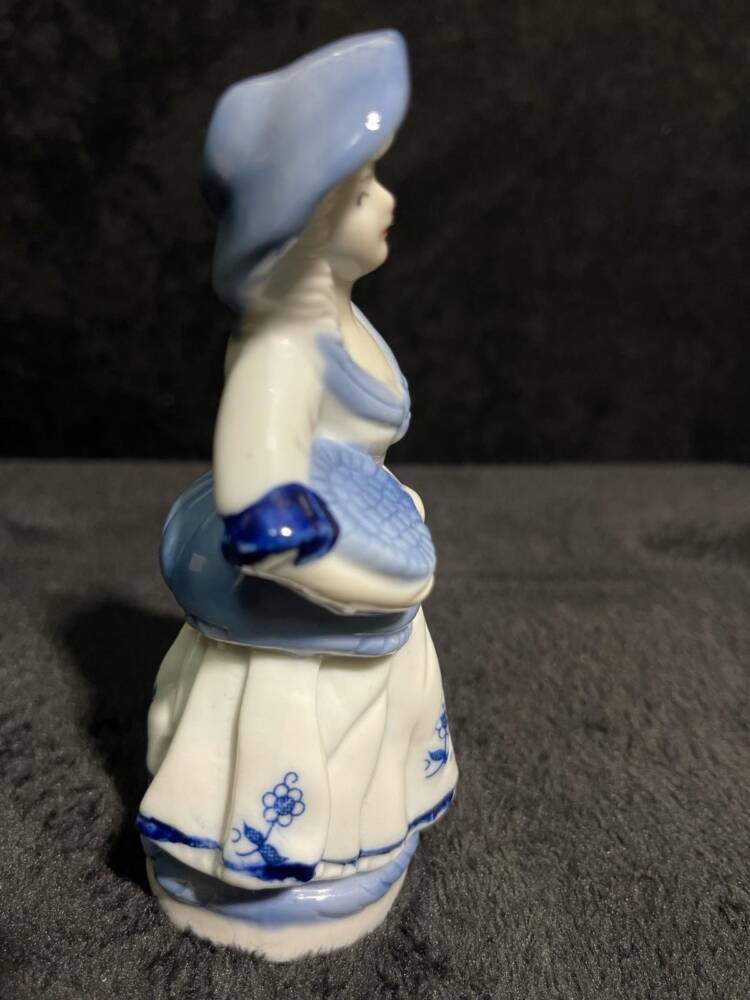 Piękne porcelanowe figurki 4 szt.(P.24.78) - obrazek 12