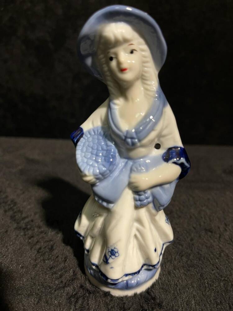 Piękne porcelanowe figurki 4 szt.(P.24.78) - obrazek 9