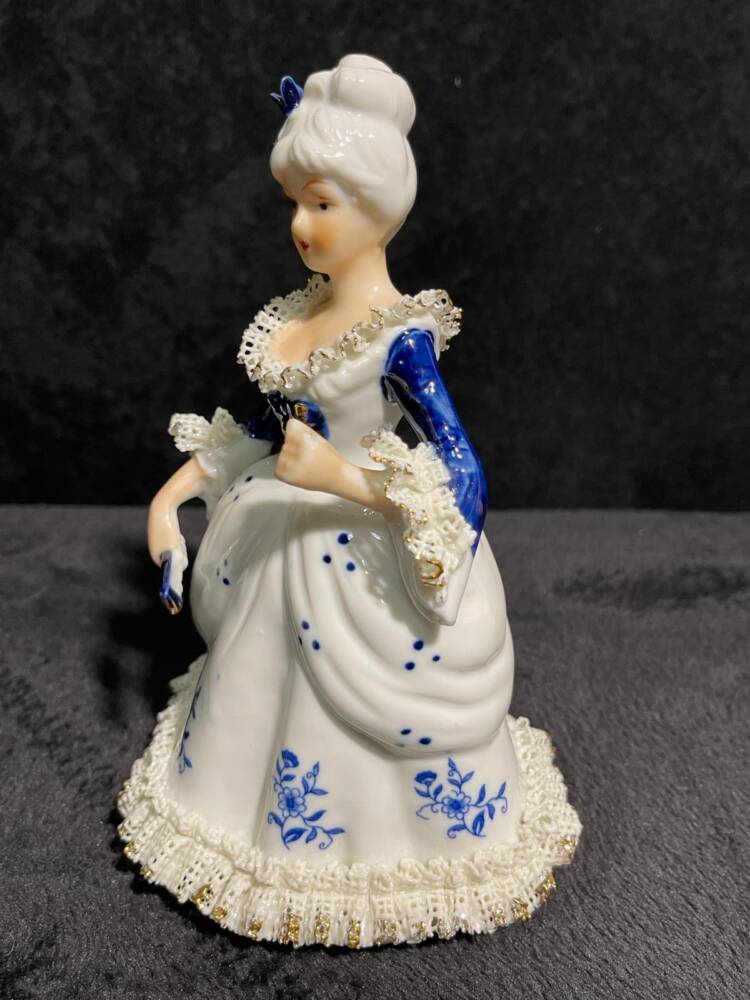 Piękne porcelanowe figurki 4 szt.(P.24.78) - obrazek 11