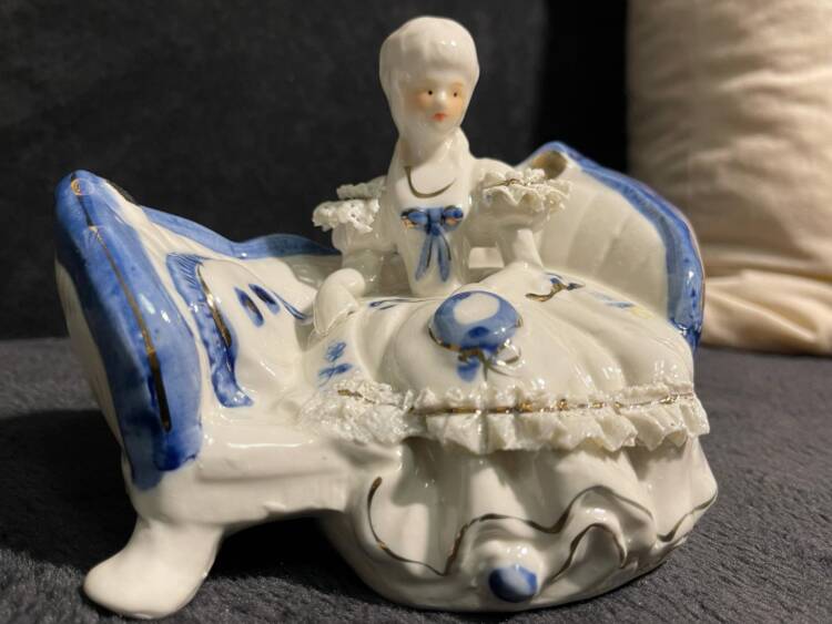 Piękne porcelanowe figurki 4 szt.(P.24.78) - obrazek 4