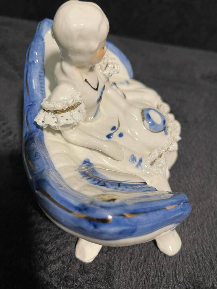 Piękne porcelanowe figurki 4 szt.(P.24.78) - obrazek 6