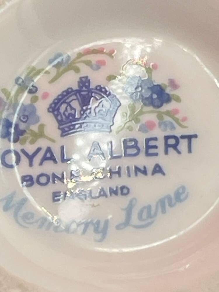 ROYAL ALBERT - QUATTRO "MEMORY LANE "(Ścieżka pamięci )  PA. 28.48 - obrazek 2